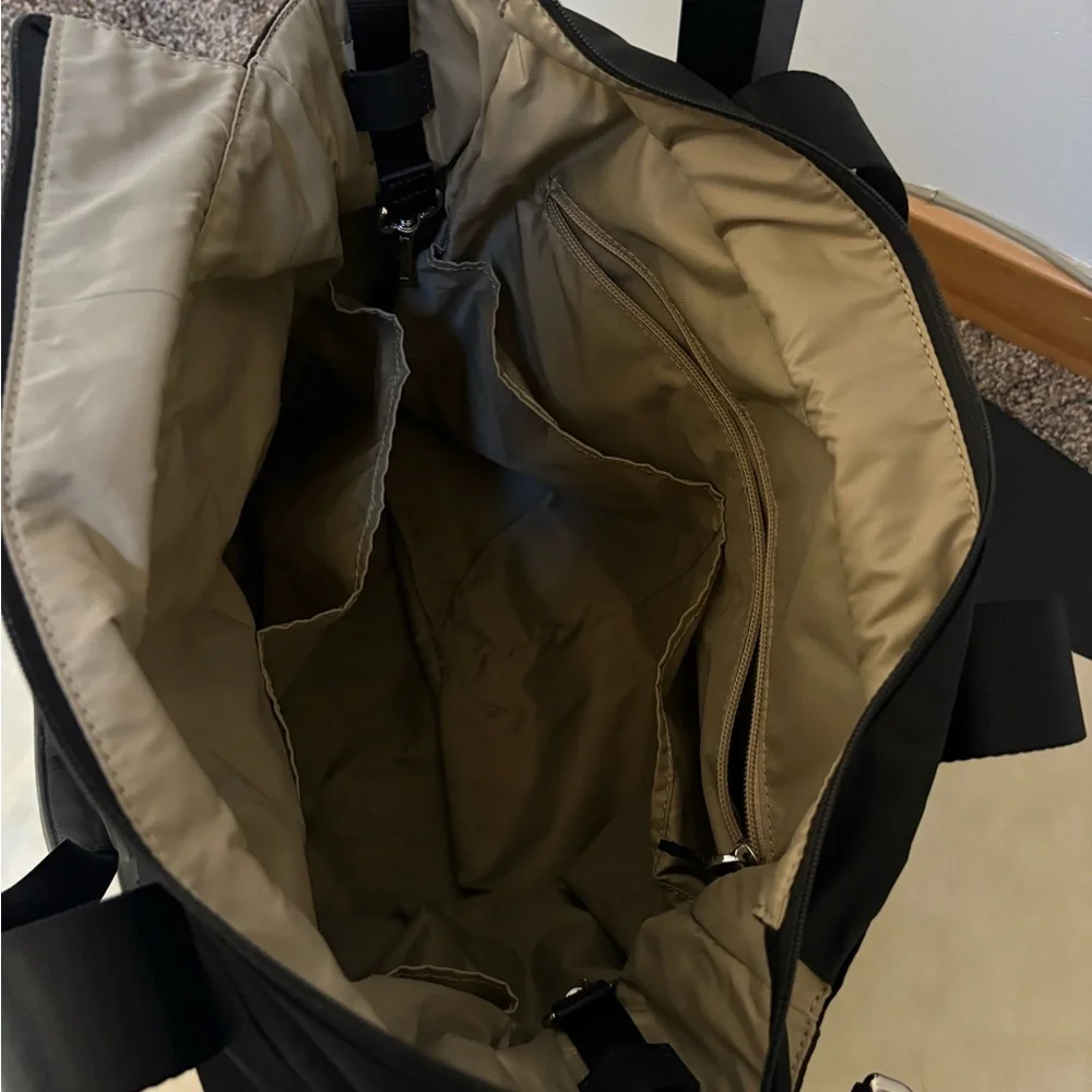 Tumi Convertible Messenger Tote - a “does it all” bag in great condition. - Picture 4 of 12